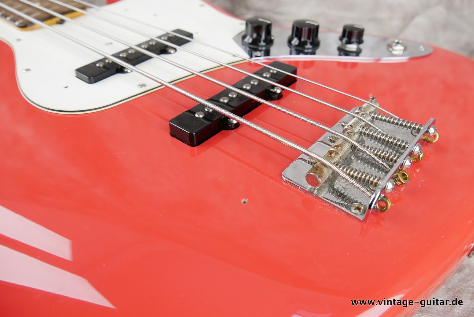 Fender-Jazz-Bass-64-Custom-Shop-Reissue-fiesta-red-015.JPG
