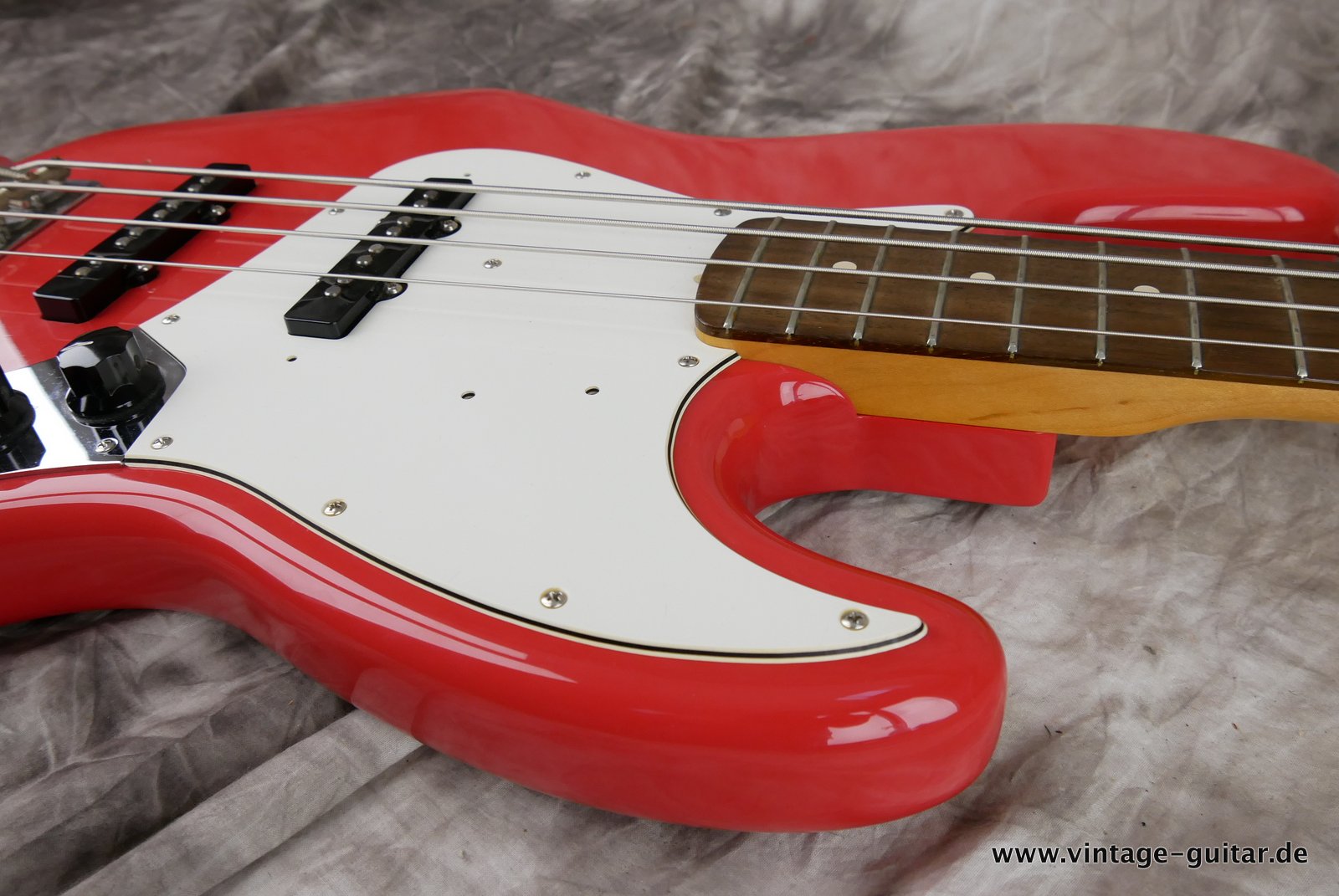Fender-Jazz-Bass-64-Custom-Shop-Reissue-fiesta-red-018.JPG