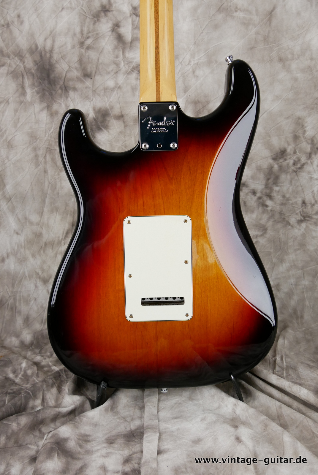 Fender-Stratocaster-2013-sunburst-004.JPG