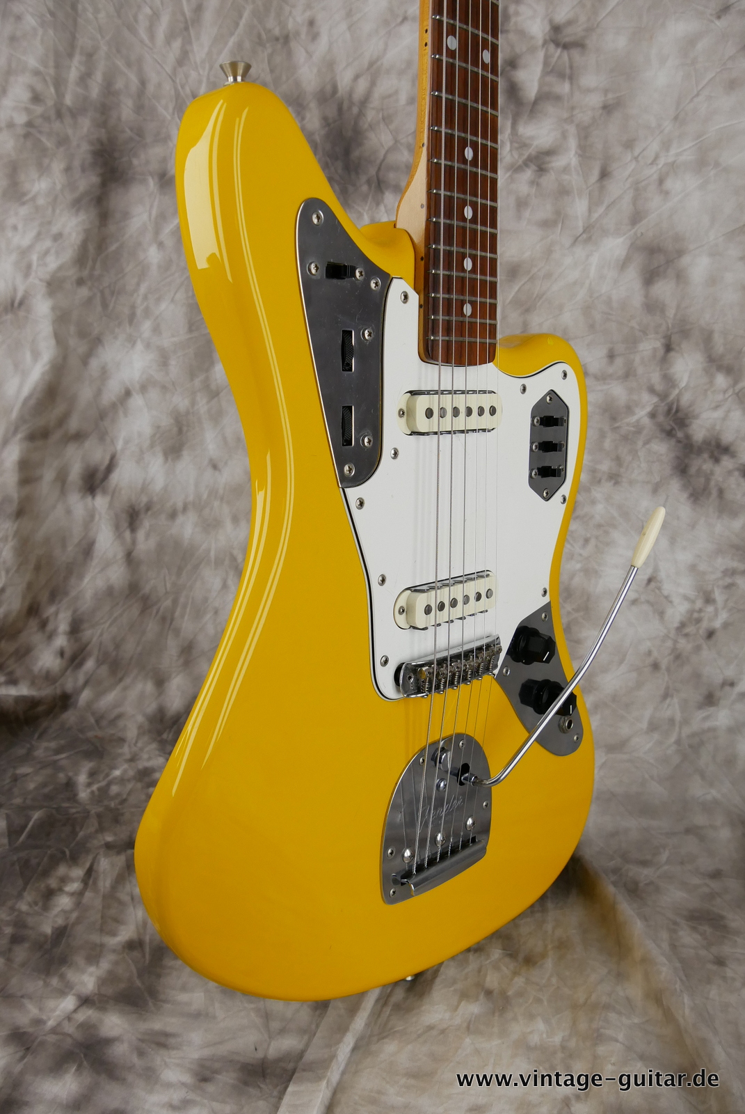 Fender-Jaguar-1998-rebel-yellow-005.JPG