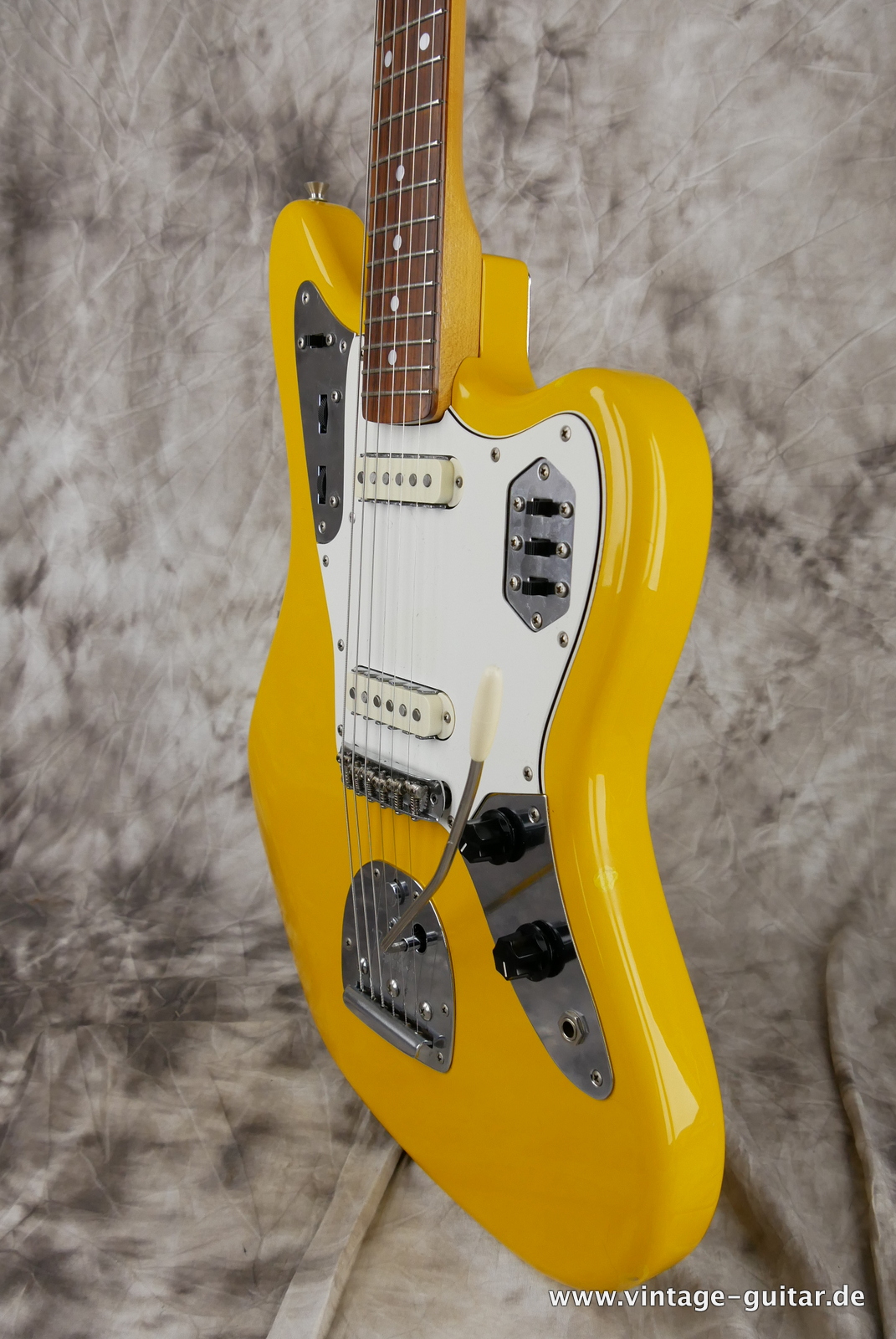 Fender-Jaguar-1998-rebel-yellow-006.JPG