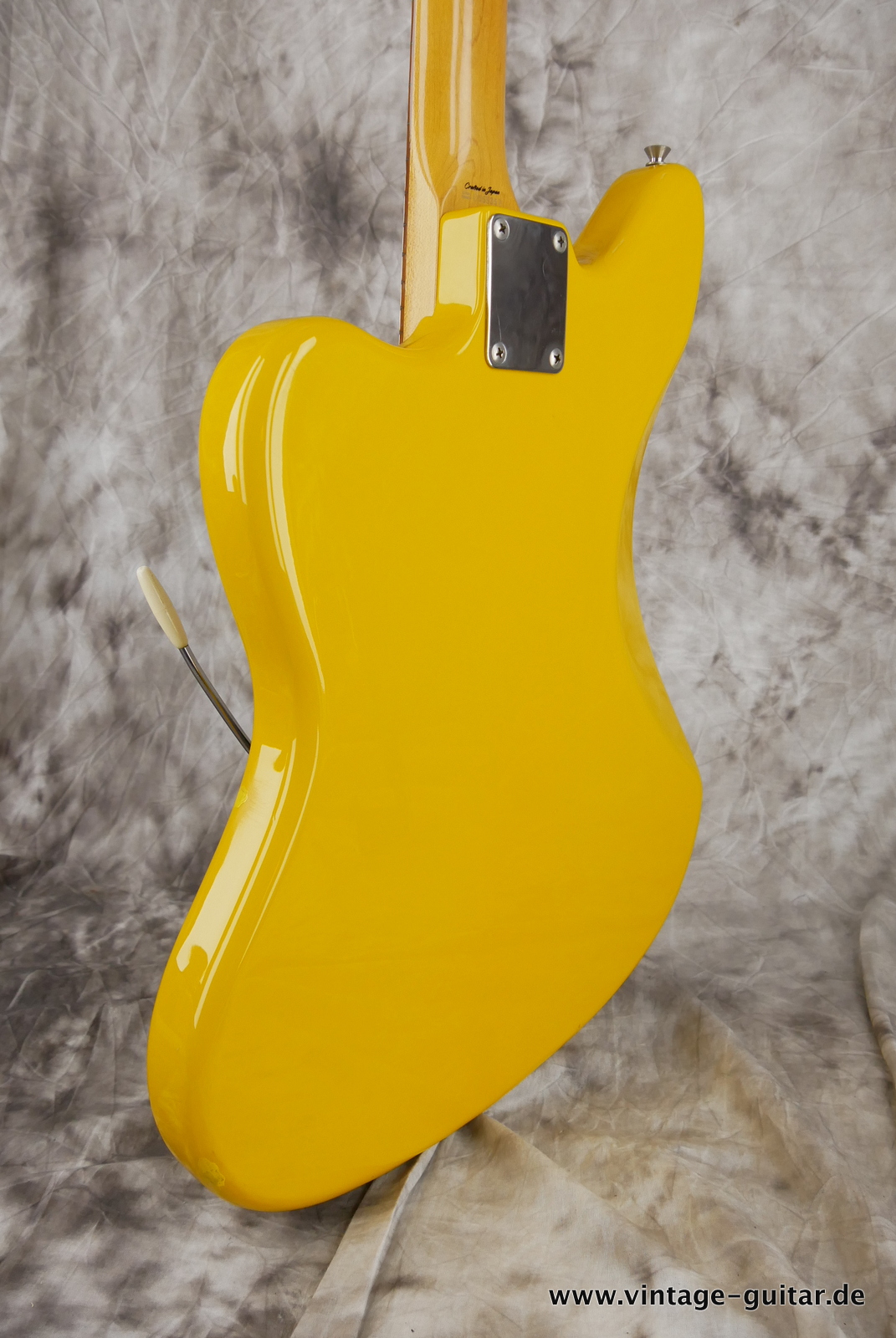 Fender-Jaguar-1998-rebel-yellow-007.JPG