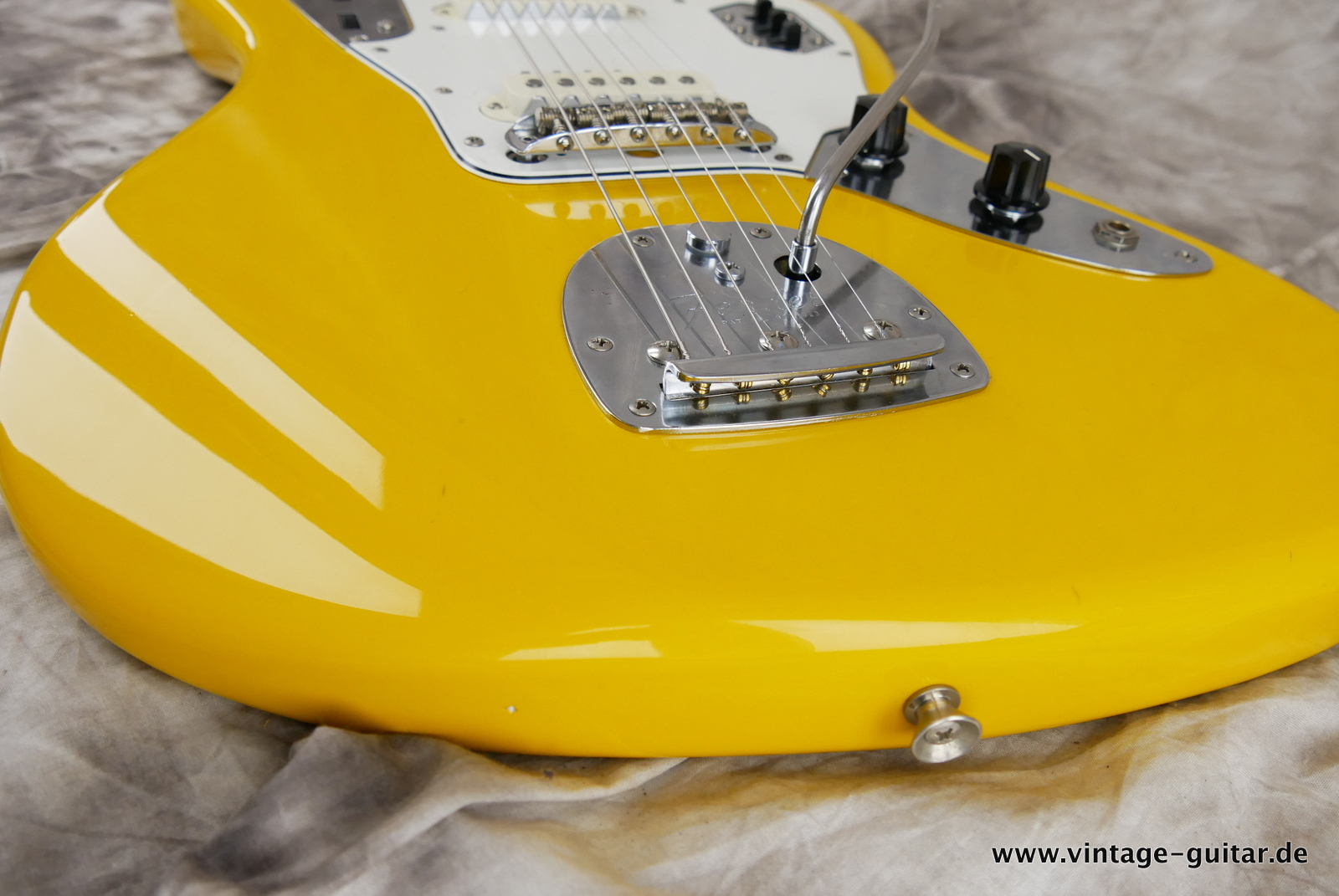 Fender-Jaguar-1998-rebel-yellow-015.JPG
