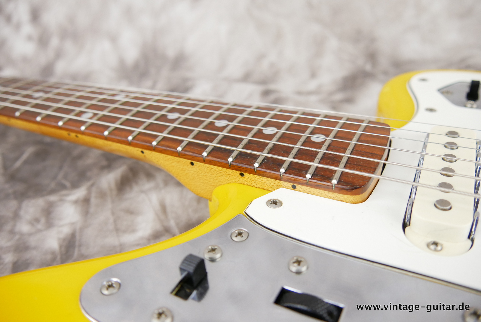 Fender-Jaguar-1998-rebel-yellow-016.JPG