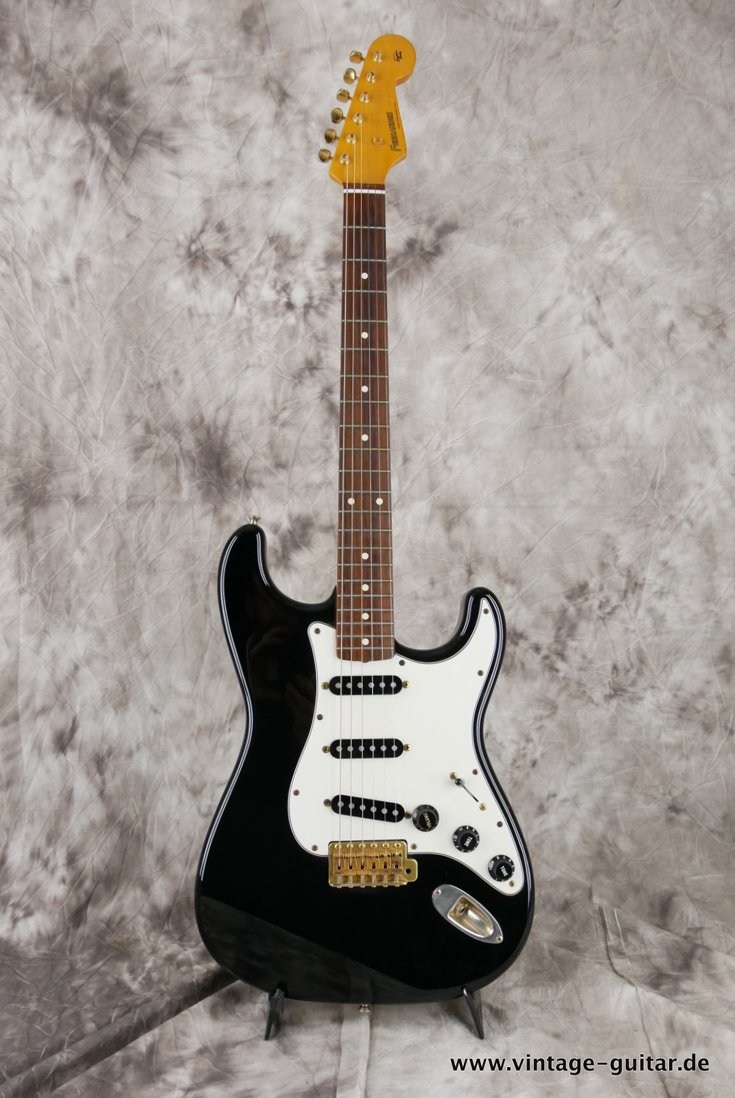 Fernandes-Stratocaster-Style-The-Revival-1980s-black-001.JPG