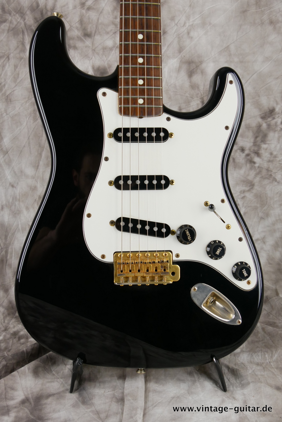 Fernandes-Stratocaster-Style-The-Revival-1980s-black-002.JPG