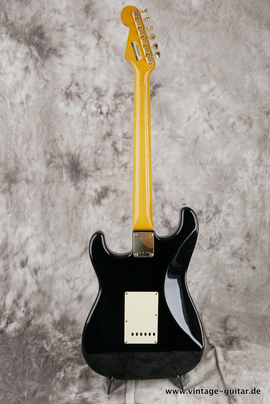 Fernandes-Stratocaster-Style-The-Revival-1980s-black-003.JPG