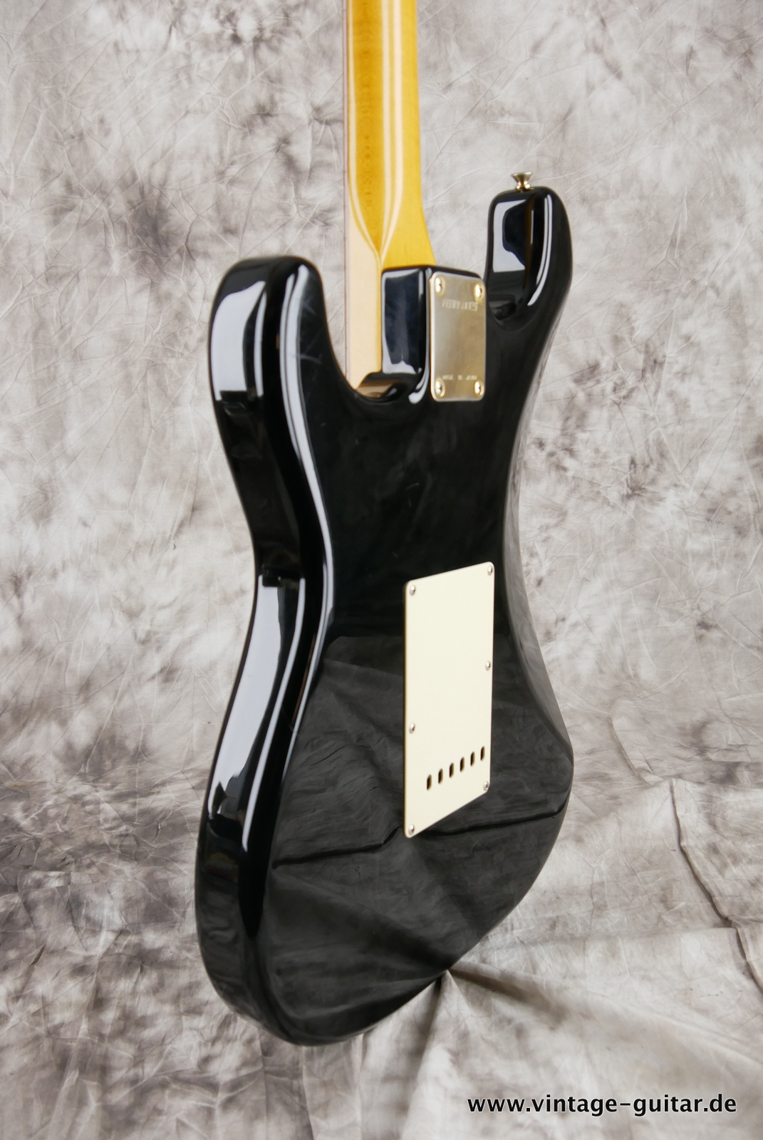 Fernandes-Stratocaster-Style-The-Revival-1980s-black-004.JPG