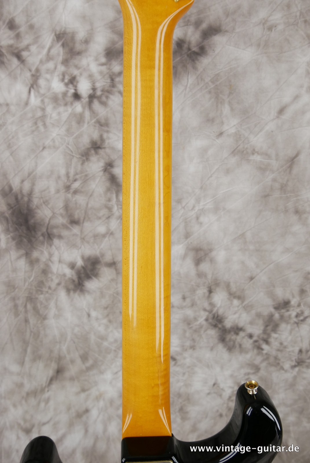 Fernandes-Stratocaster-Style-The-Revival-1980s-black-012.JPG