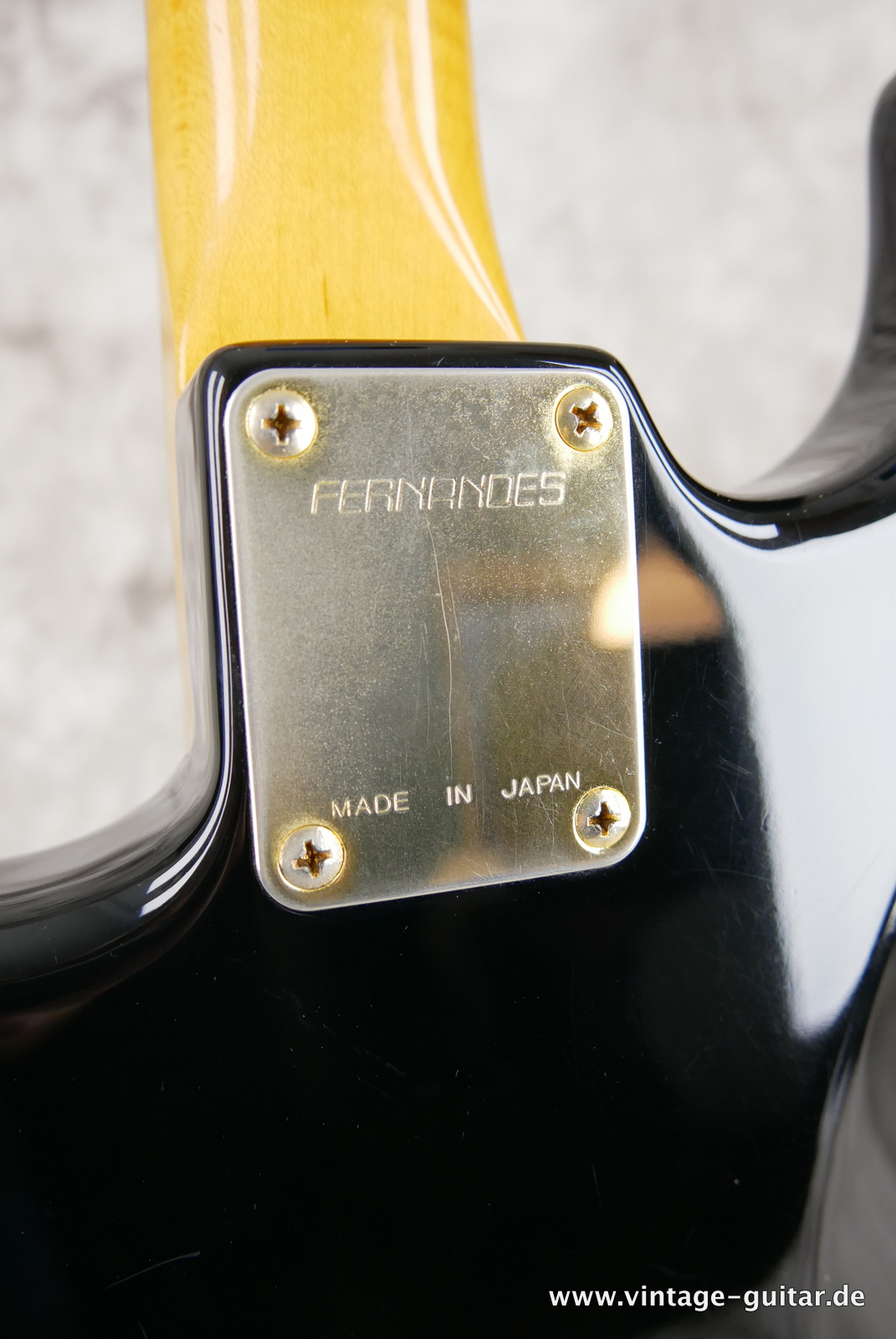 Fernandes-Stratocaster-Style-The-Revival-1980s-black-013.JPG