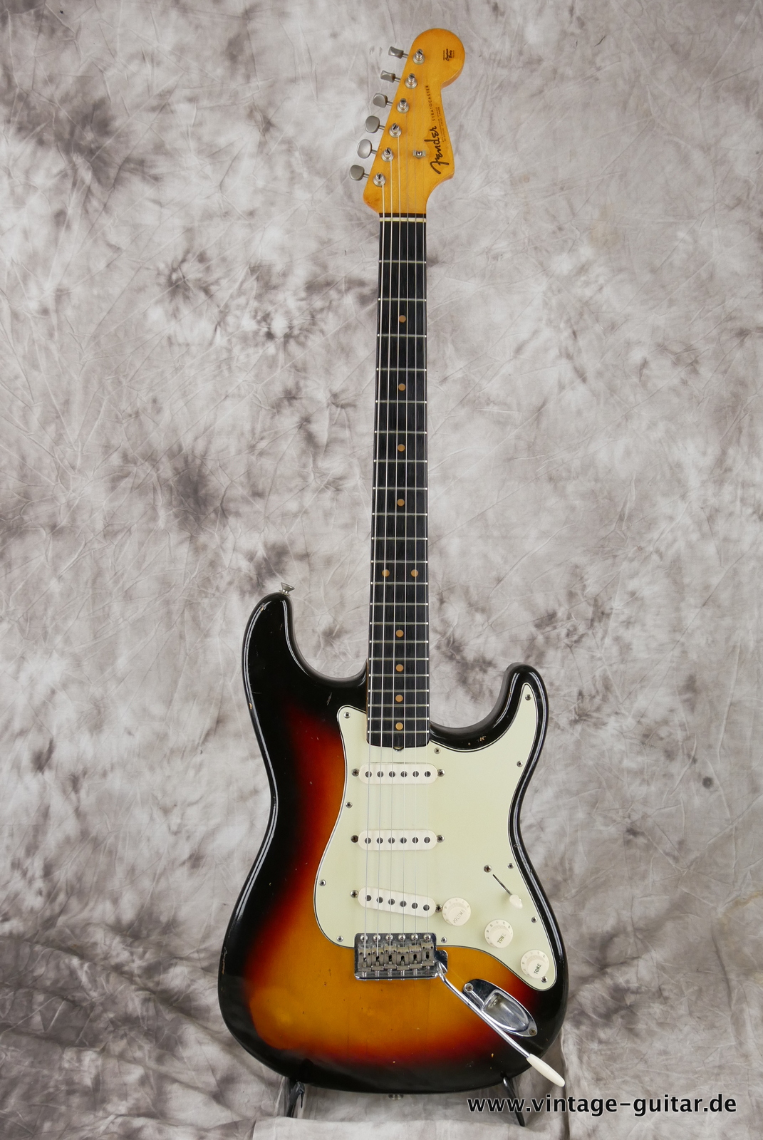 Fender_Stratocaster_sunburst_1963-001.JPG