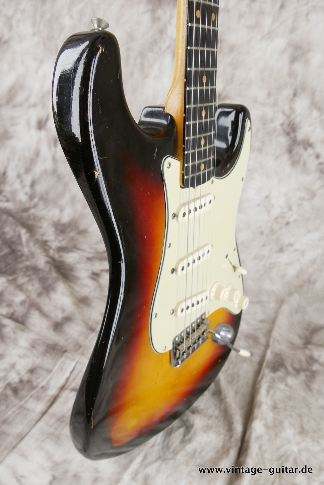 Fender_Stratocaster_sunburst_1963-005.JPG