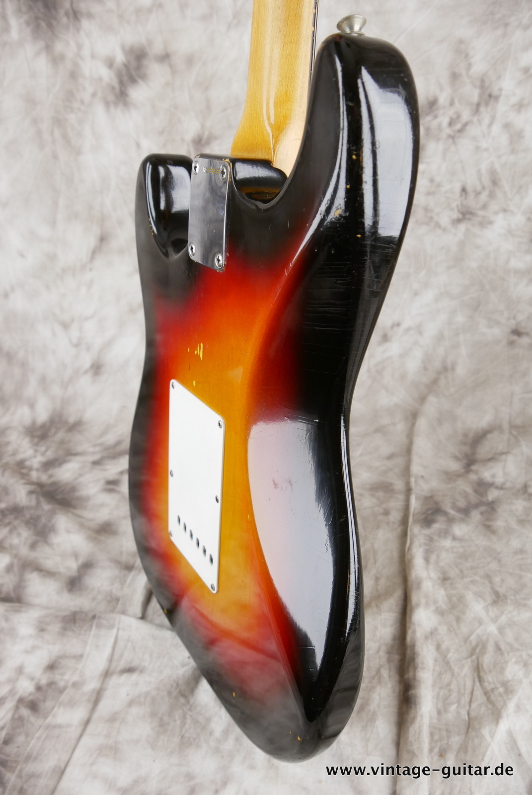 Fender_Stratocaster_sunburst_1963-008.JPG