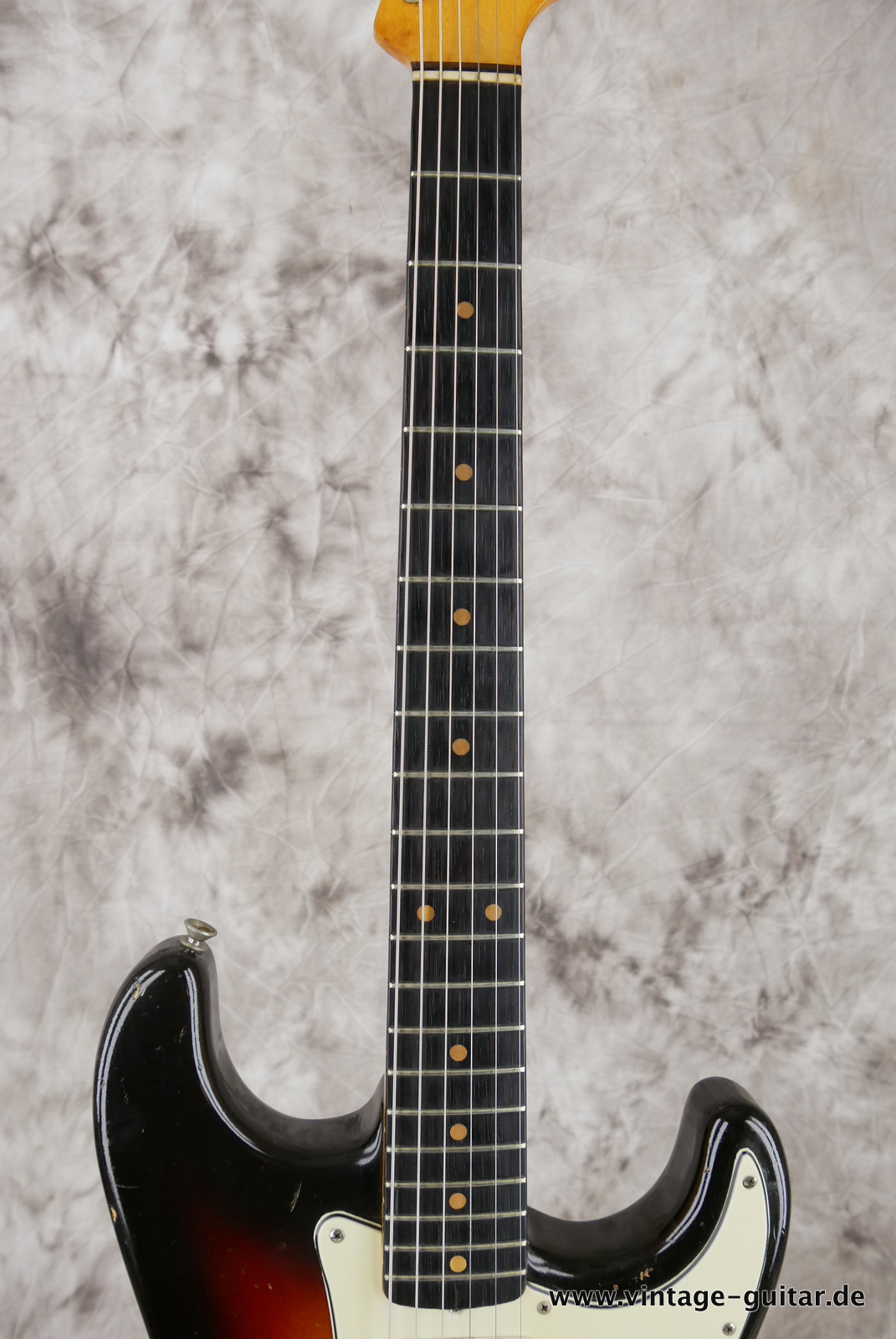 Fender_Stratocaster_sunburst_1963-011.JPG