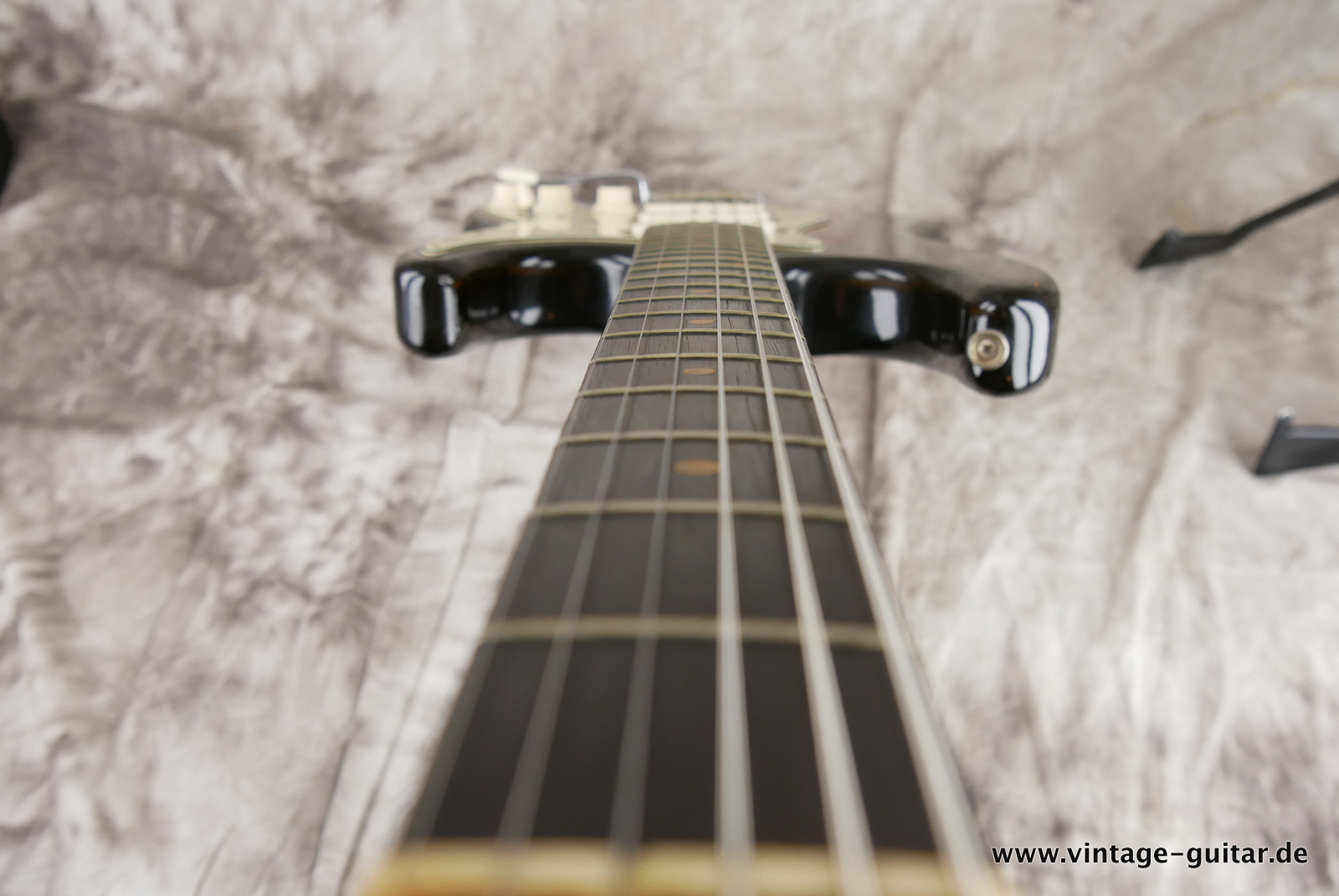 Fender_Stratocaster_sunburst_1963-013.JPG