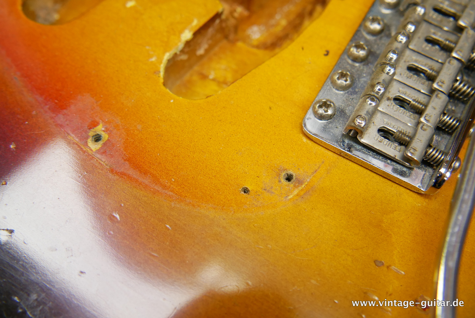 Fender_Stratocaster_sunburst_1963-017.JPG