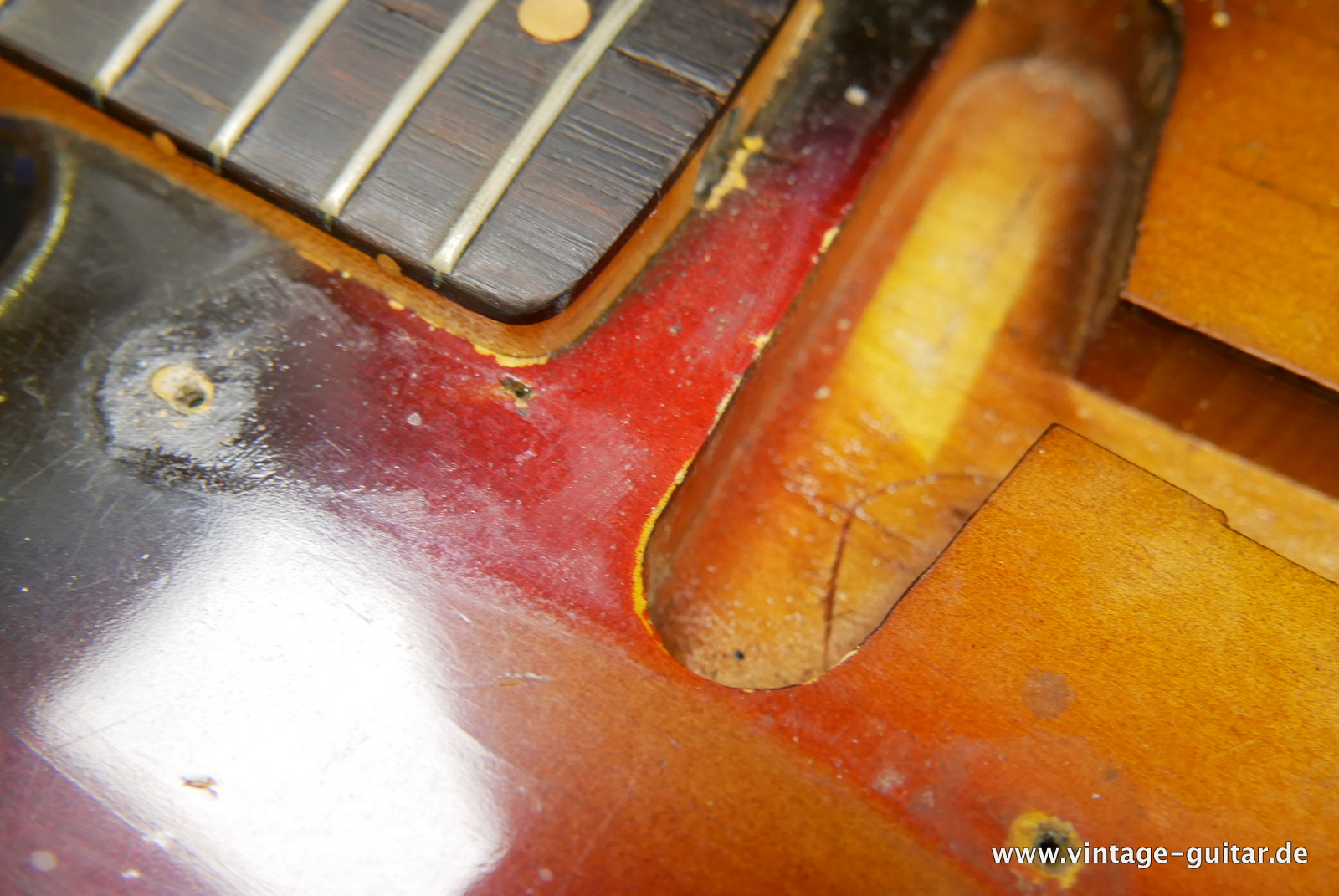 Fender_Stratocaster_sunburst_1963-018.JPG