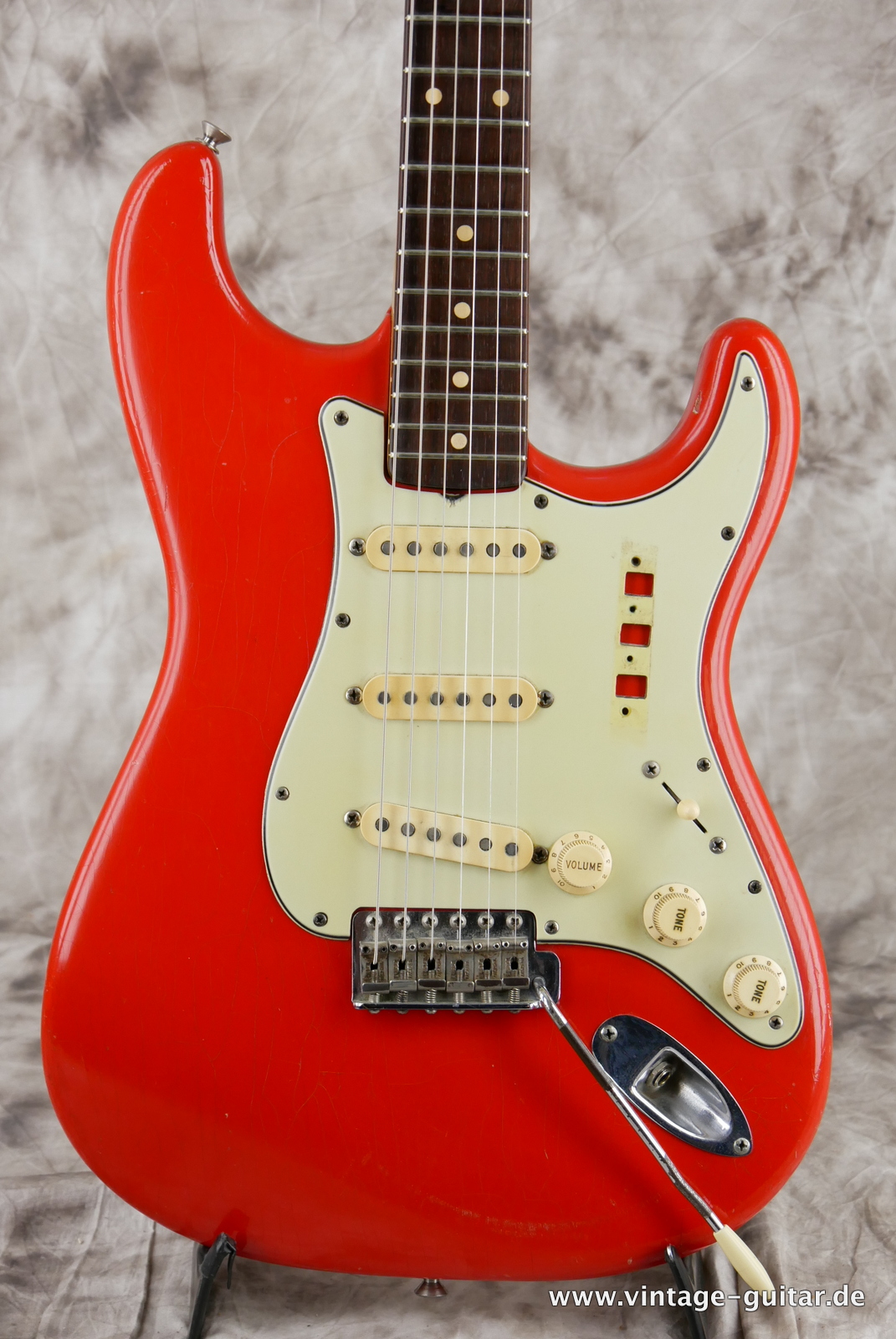 Fender_Stratocaster_fiesta_red_refinished_1961-003.JPG