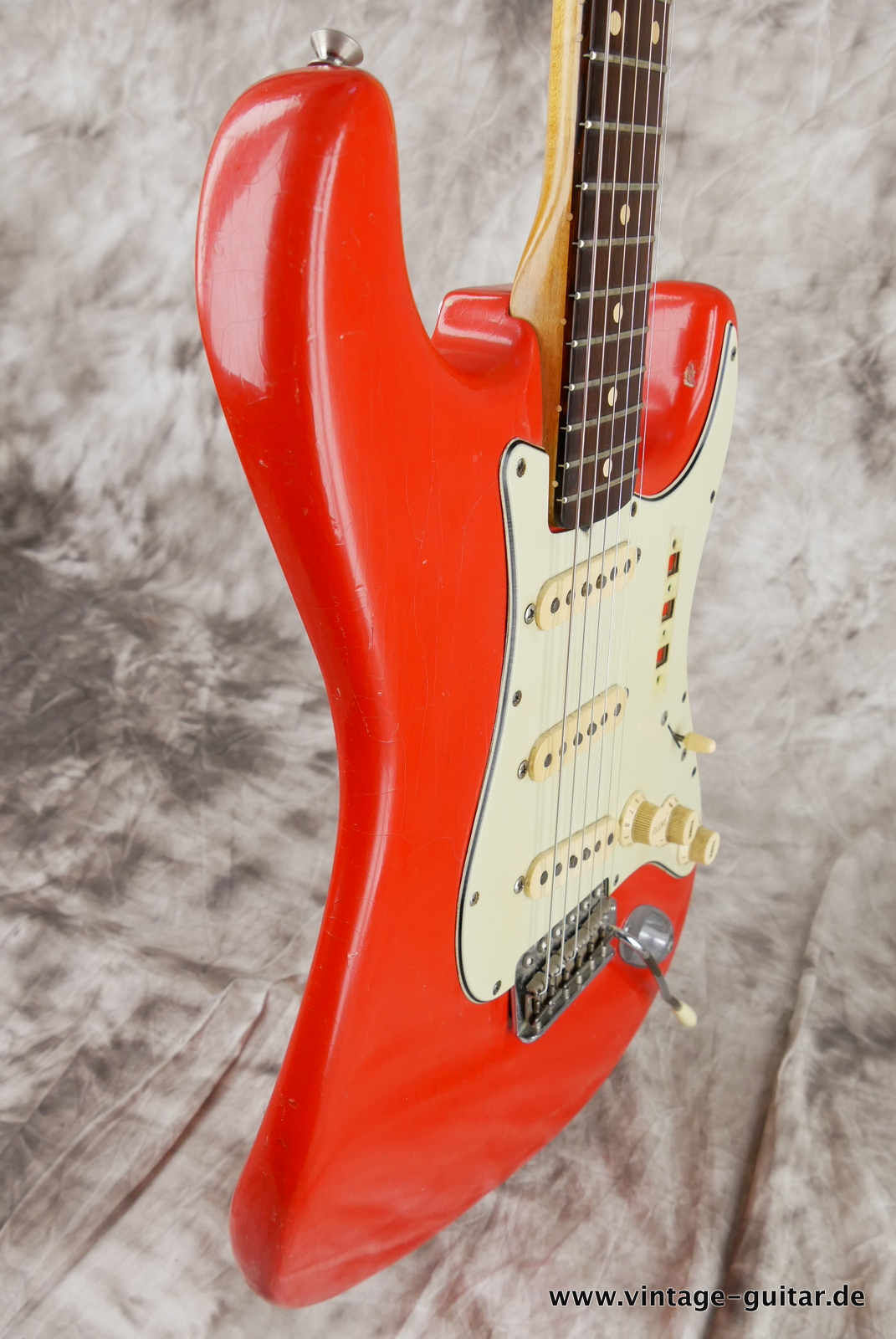Fender_Stratocaster_fiesta_red_refinished_1961-005.JPG