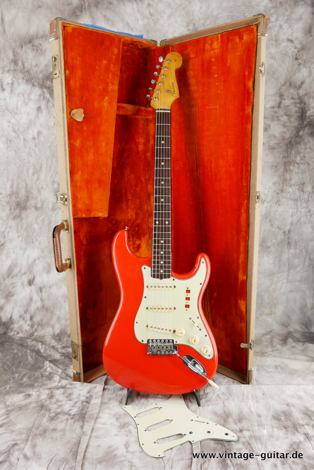 Fender_Stratocaster_fiesta_red_refinished_1961-016.JPG