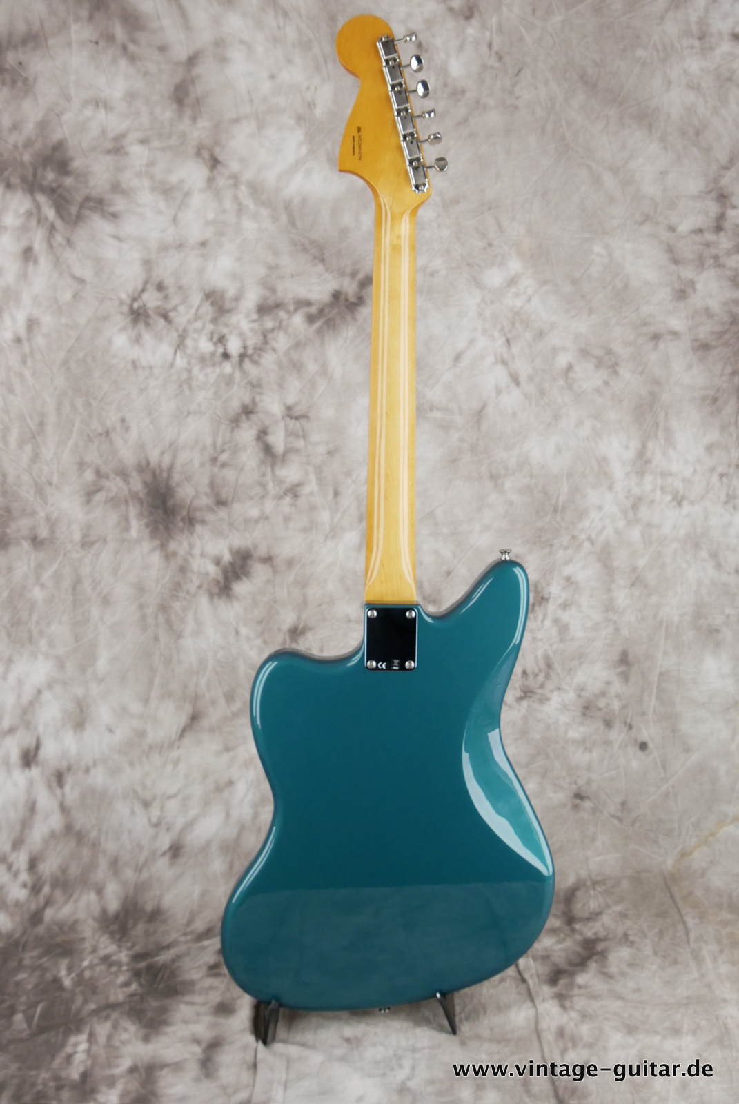 Fender-Jaguar-Vintera-60s-2020-ocean-turquoise-003.JPG
