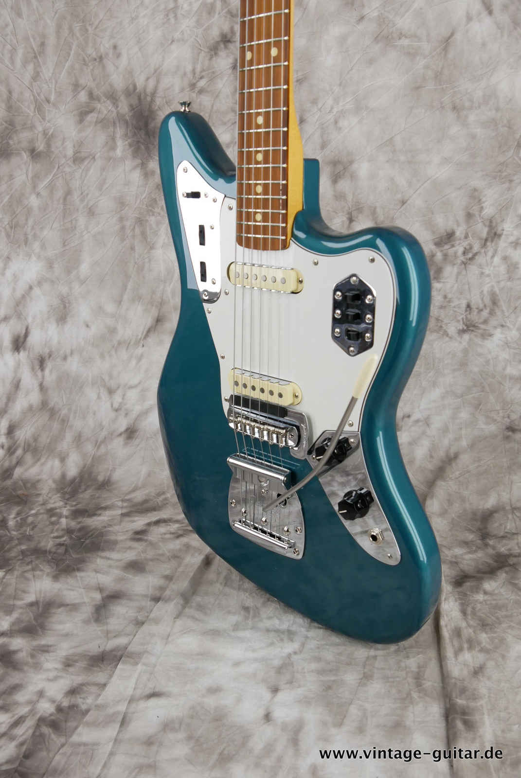 Fender-Jaguar-Vintera-60s-2020-ocean-turquoise-006.JPG