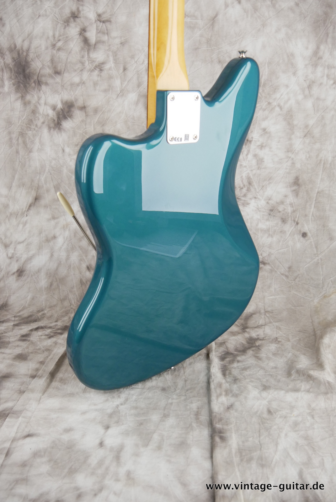 Fender-Jaguar-Vintera-60s-2020-ocean-turquoise-007.JPG