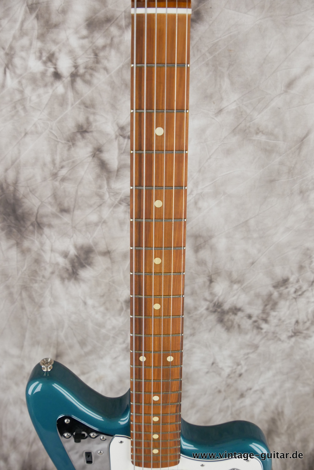 Fender-Jaguar-Vintera-60s-2020-ocean-turquoise-011.JPG