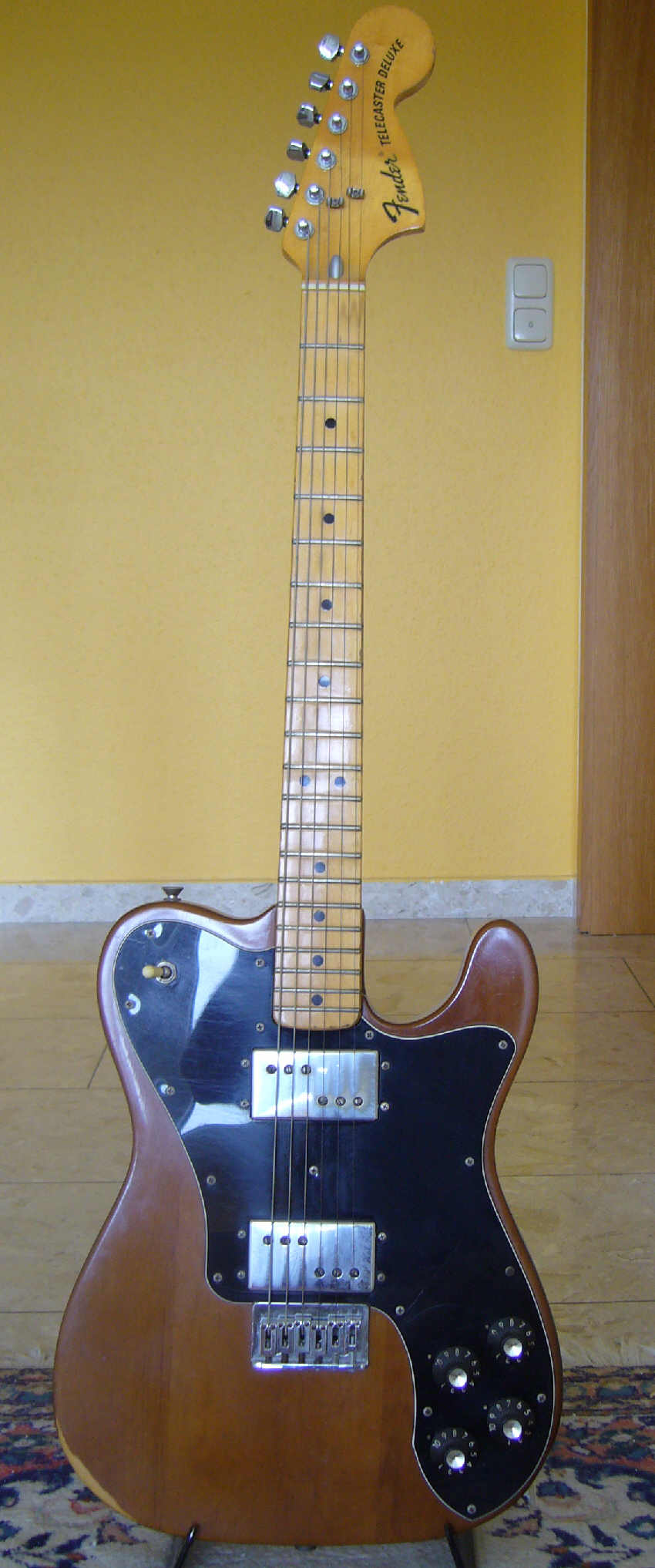 Fender-Telecaster-Deluxe.jpg