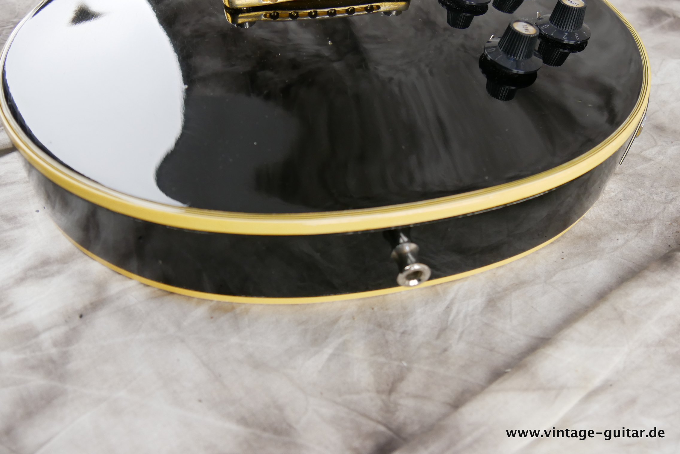 Gibson-Les-Paul-Custom-Black-Beauty-fretless-wonder-1971-017.JPG