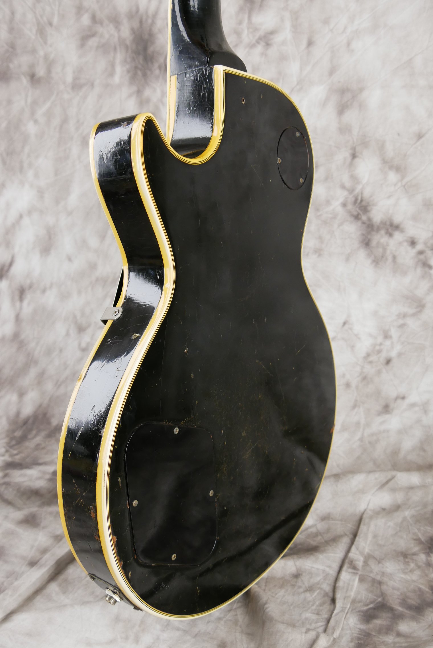 Gibson-Les-Paul-Custom-1969-one-piece-body-and-neck-007.JPG