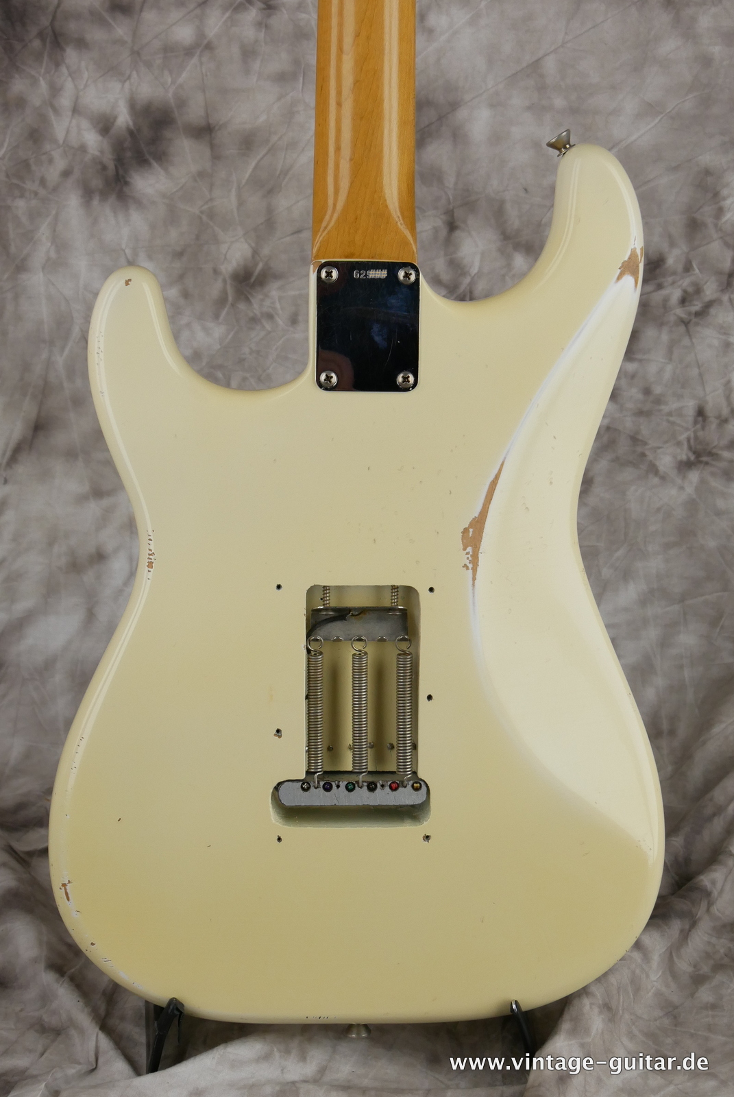 Fender_Stratocaster_pre_CBS_slab_board_olympic_white_refin_1961-004.JPG