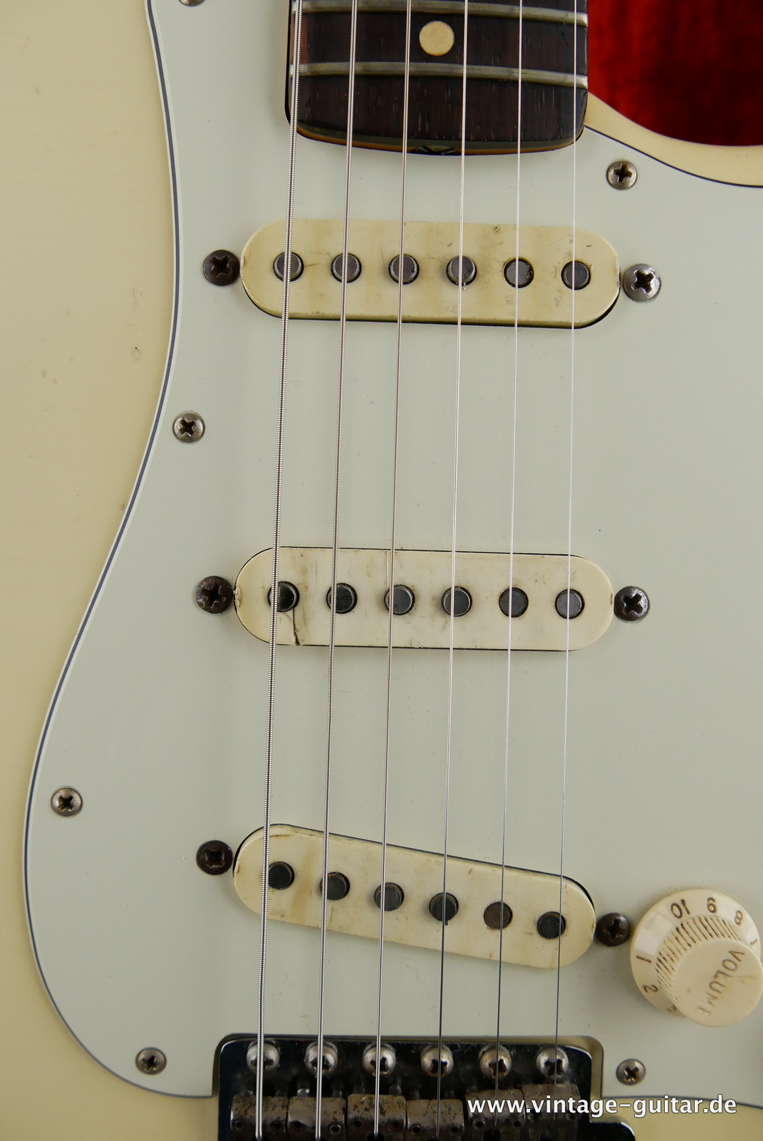 Fender_Stratocaster_pre_CBS_slab_board_olympic_white_refin_1961-015.JPG