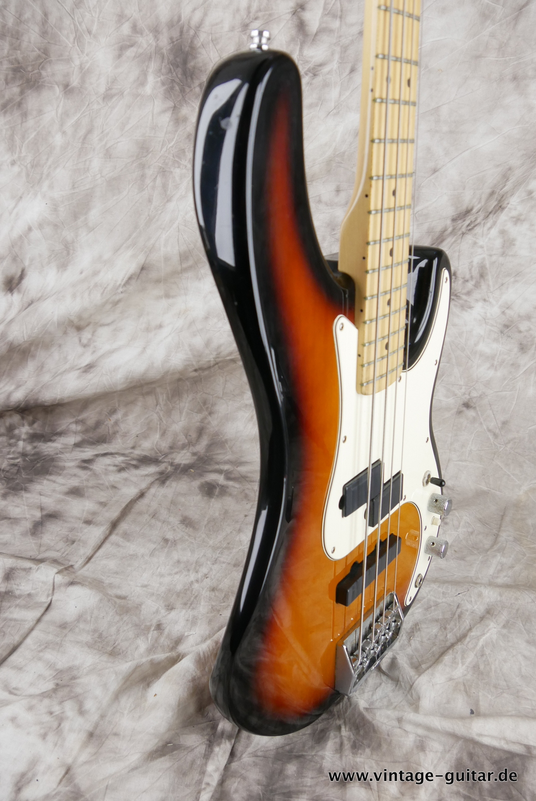 Fender_Precision_plus_USA_sunburst_1992-005.JPG
