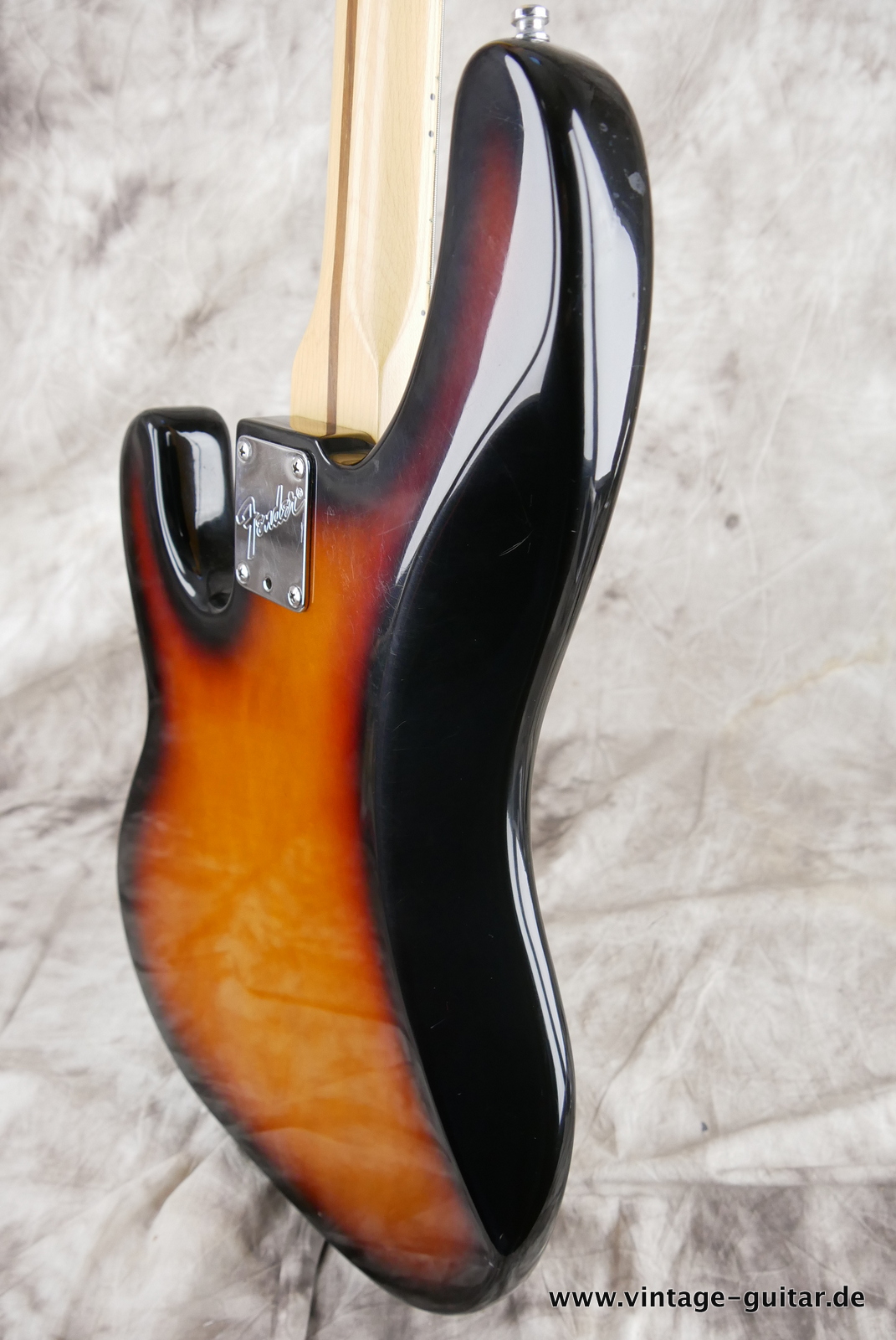 Fender_Precision_plus_USA_sunburst_1992-008.JPG