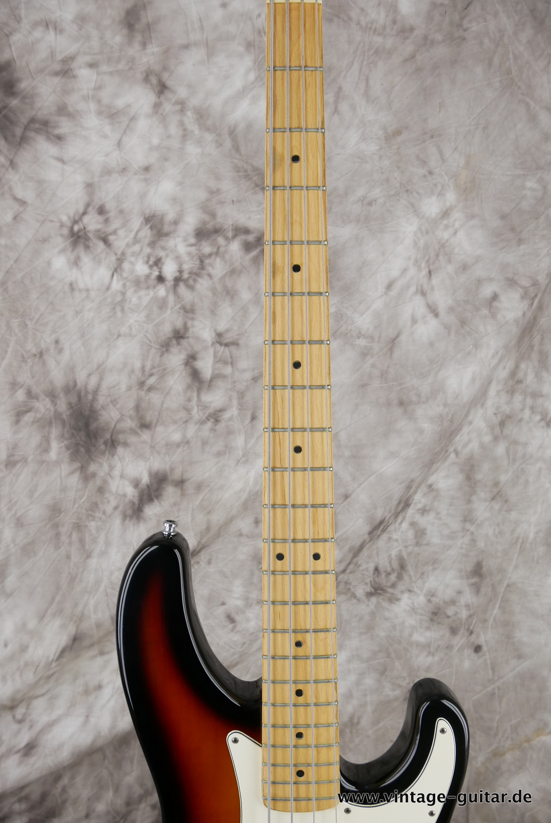 Fender_Precision_plus_USA_sunburst_1992-011.JPG