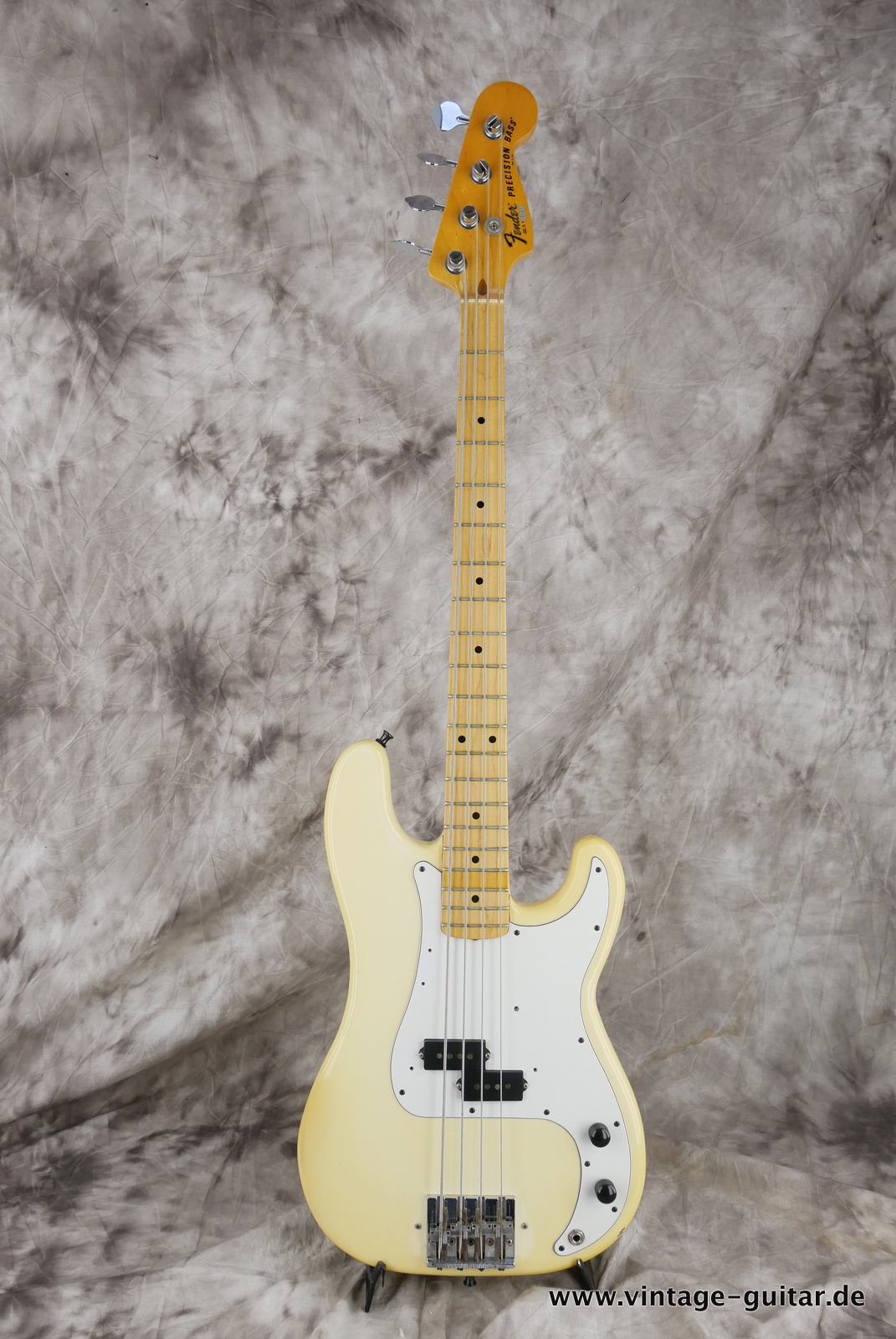Fender_Precision_USA_olympic_white_1979-001.JPG