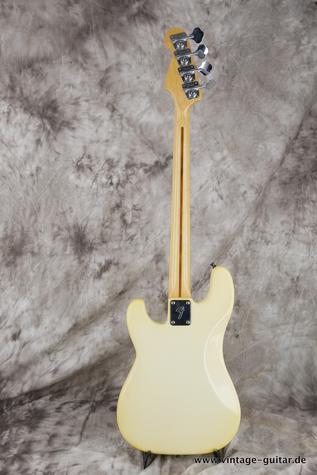 Fender_Precision_USA_olympic_white_1979-002.JPG