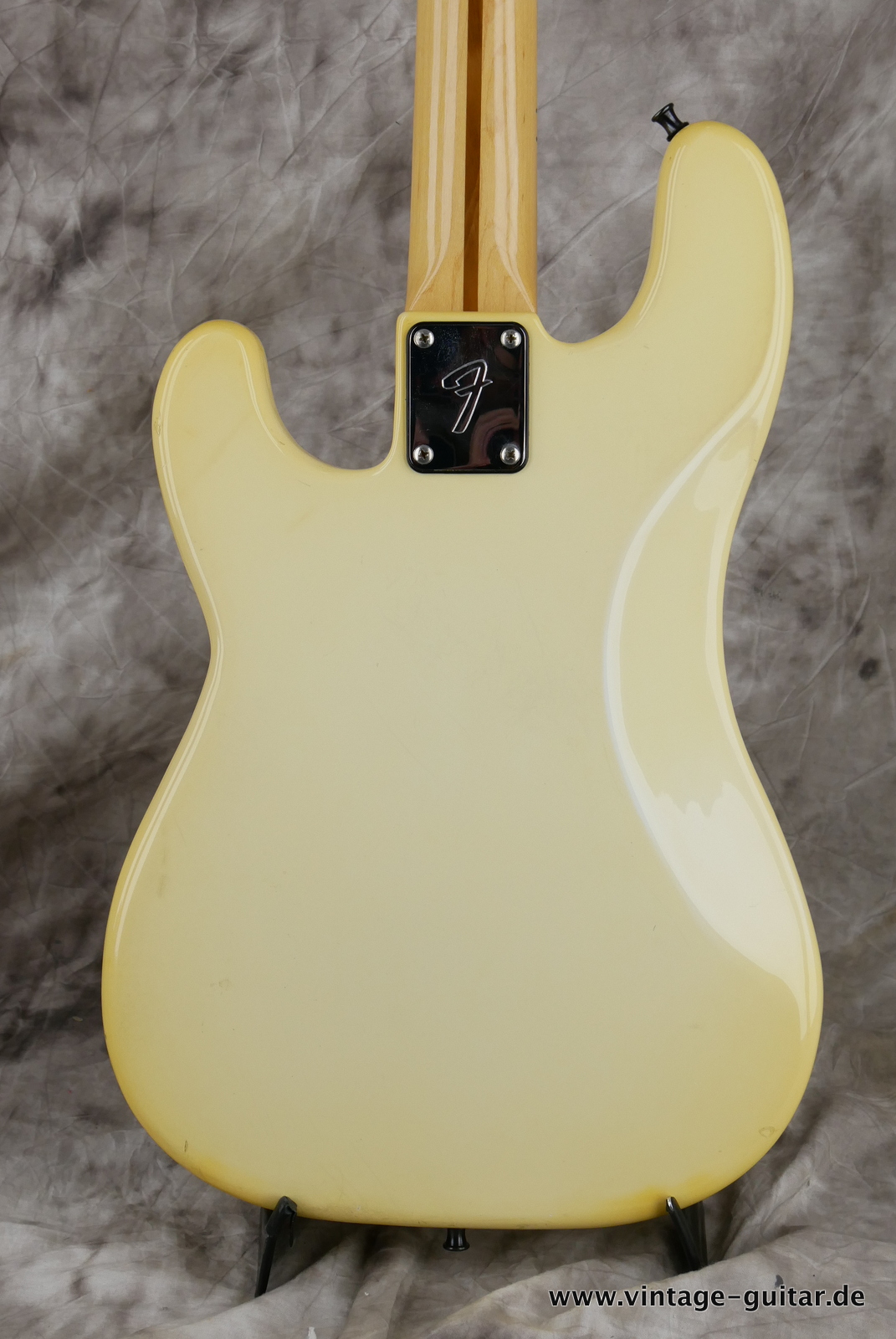 Fender_Precision_USA_olympic_white_1979-004.JPG