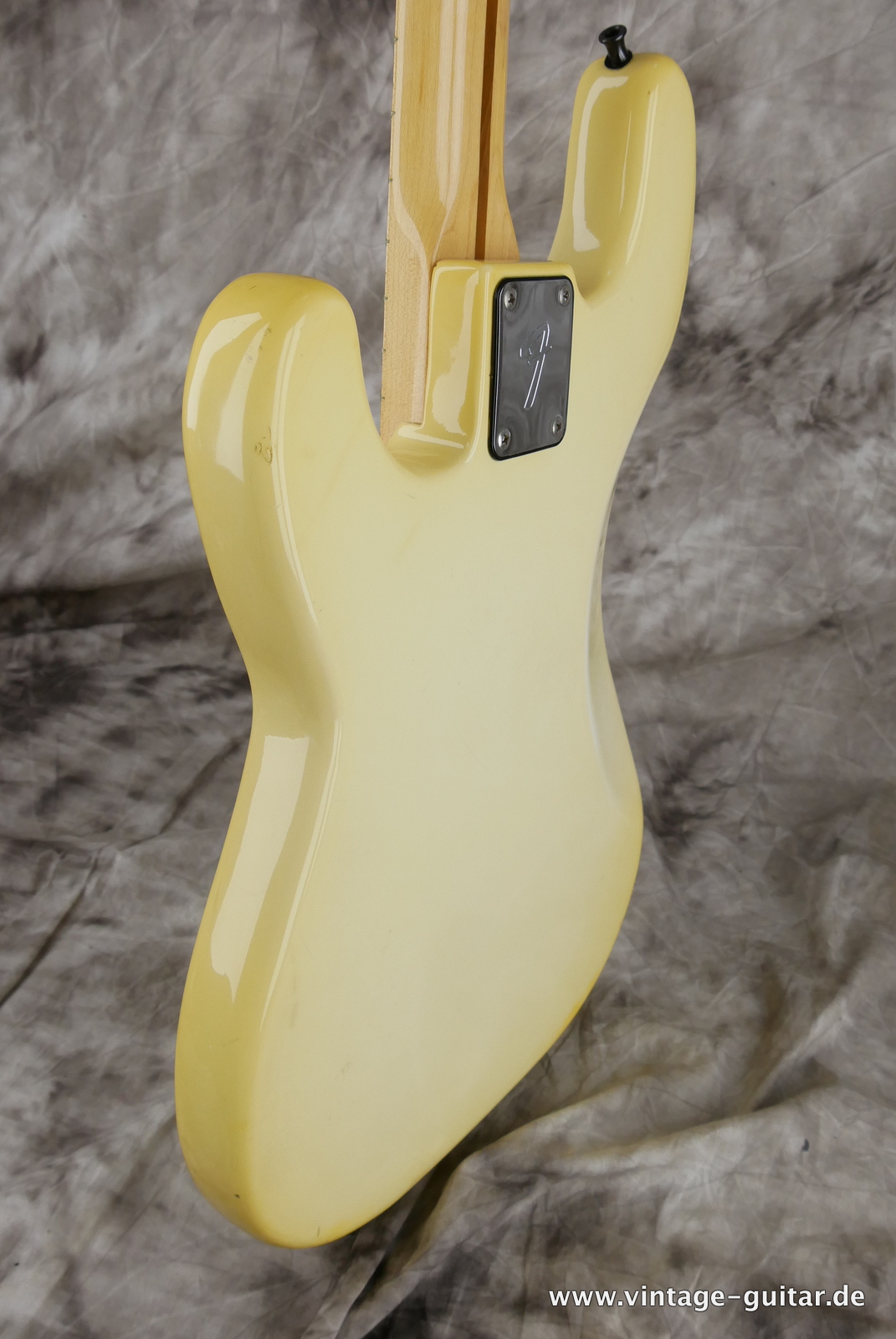 Fender_Precision_USA_olympic_white_1979-007.JPG