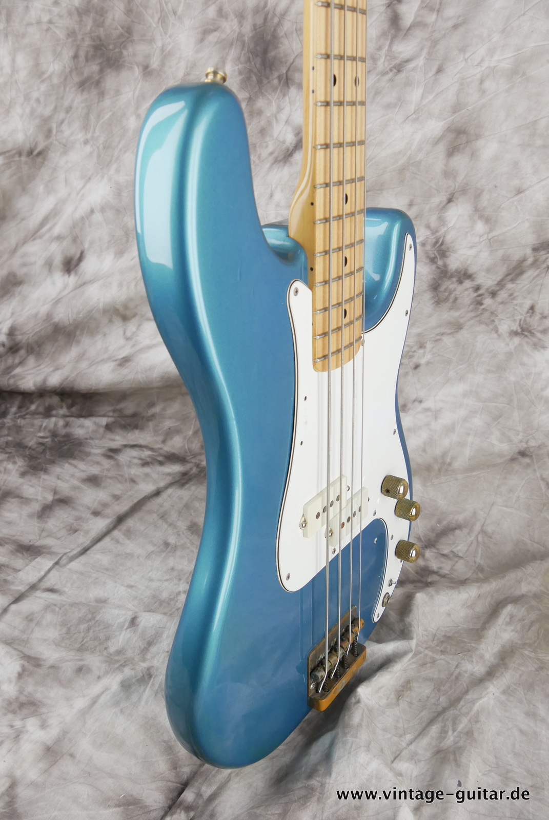 Fender_Precision_Special_USA_lake_placid_blue_1983-005.JPG