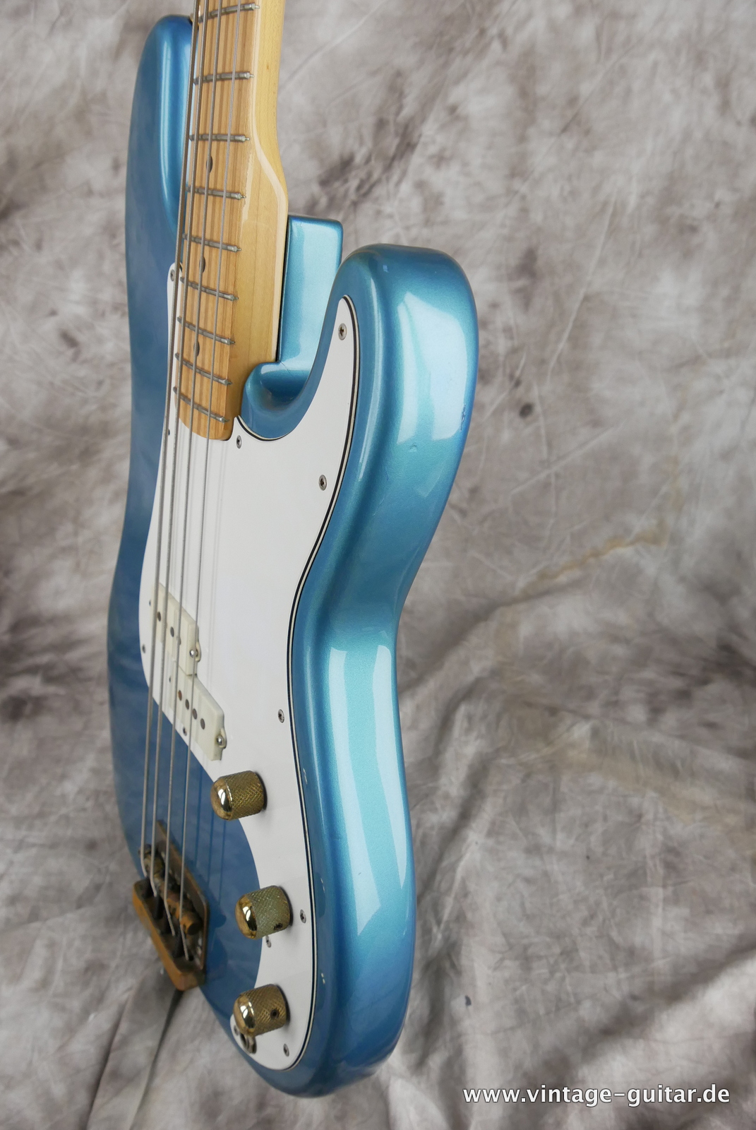Fender_Precision_Special_USA_lake_placid_blue_1983-006.JPG