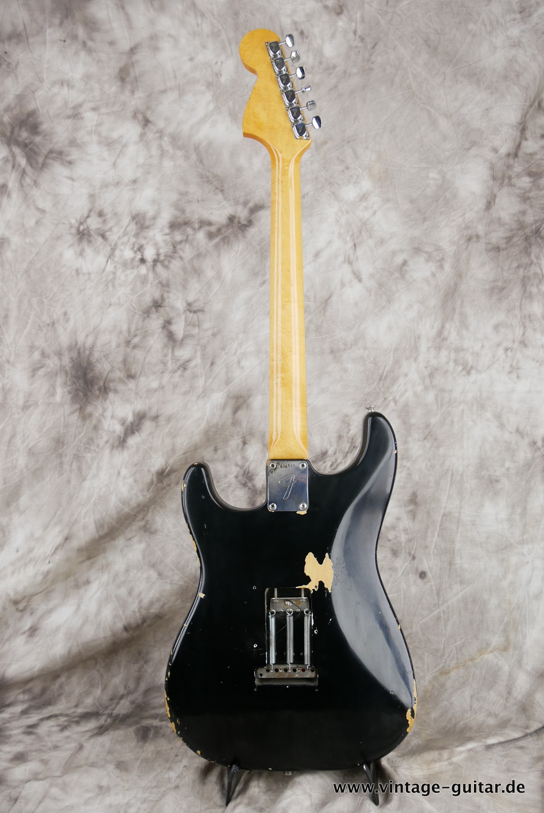 Fender-stratocaster-1969-black-003.JPG