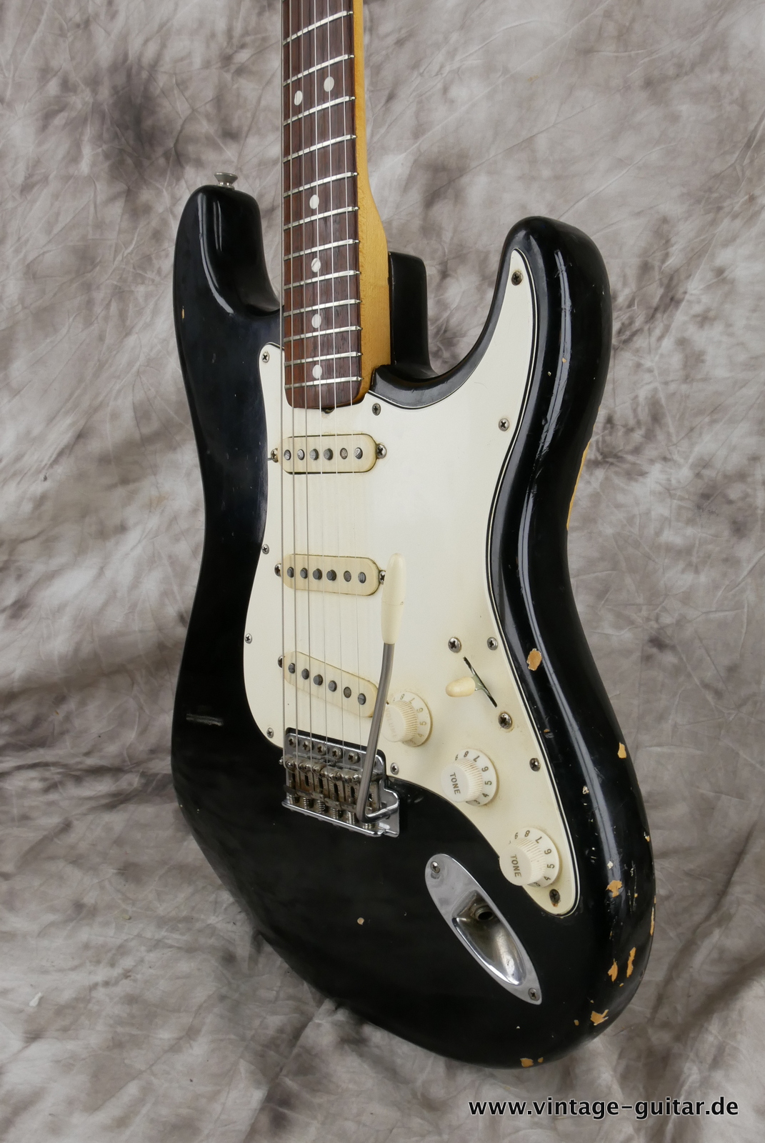 Fender-stratocaster-1969-black-013.JPG