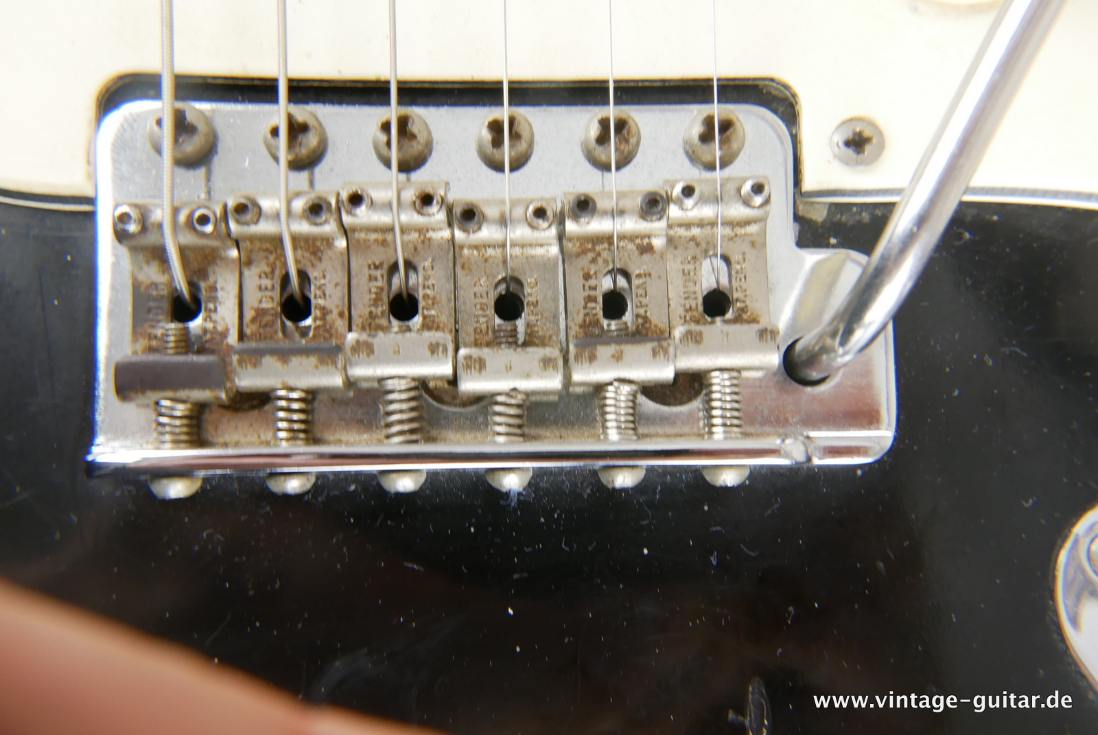Fender-stratocaster-1969-black-016.JPG