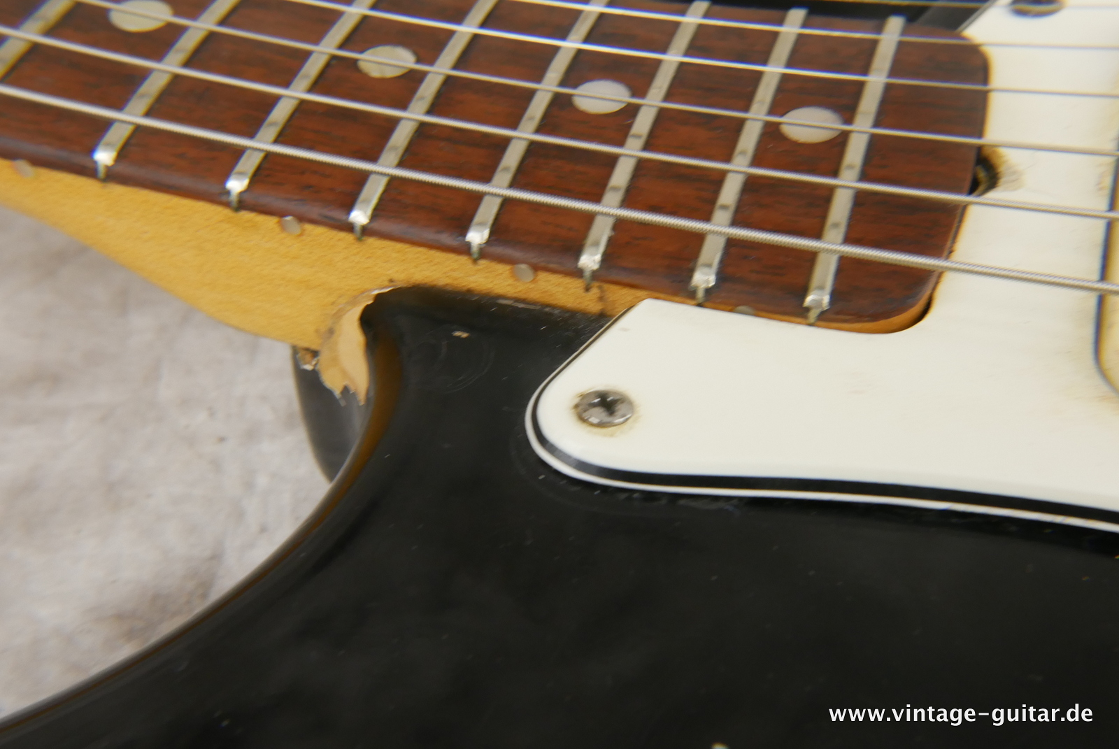 Fender-stratocaster-1969-black-017.JPG