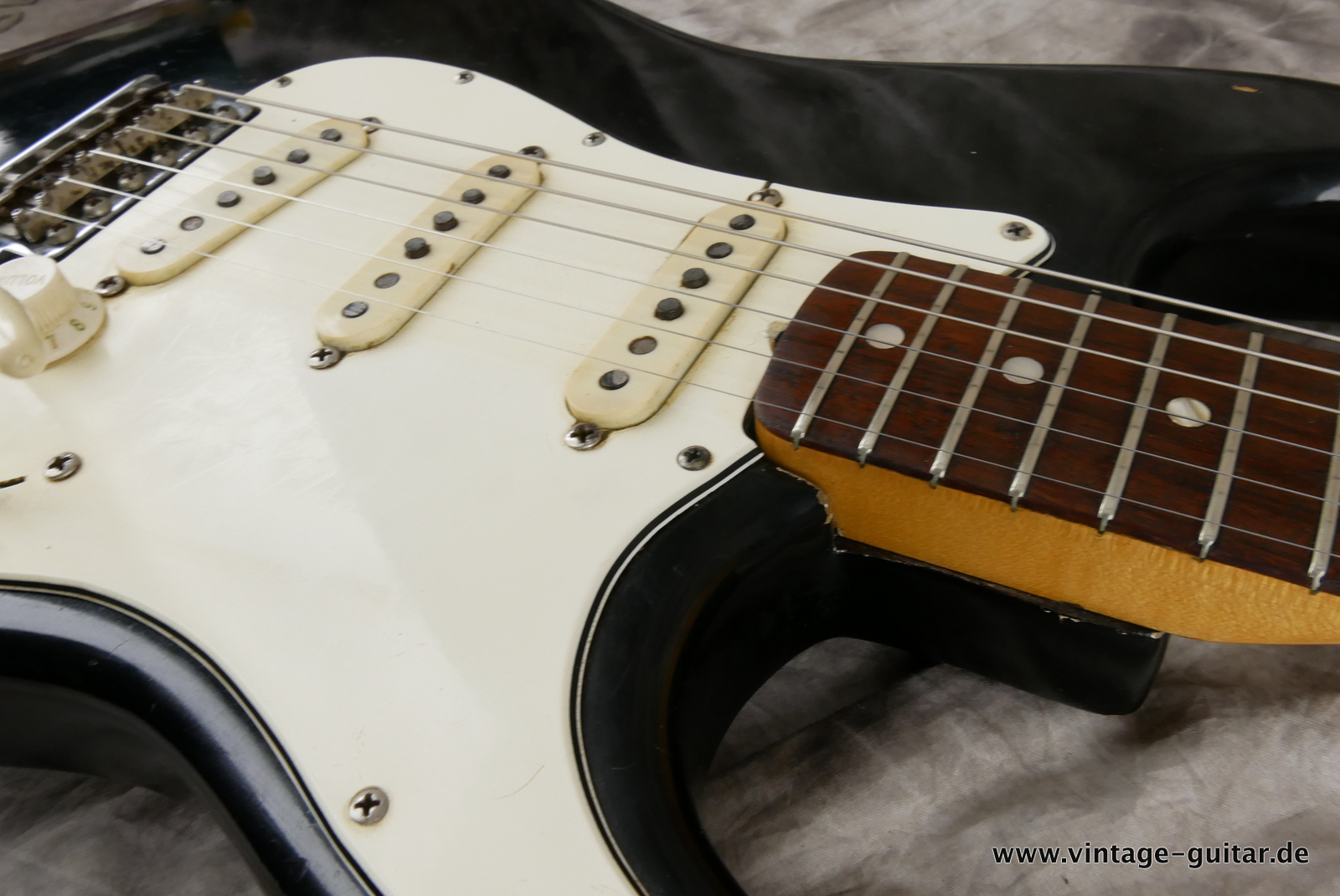 Fender-stratocaster-1969-black-020.JPG