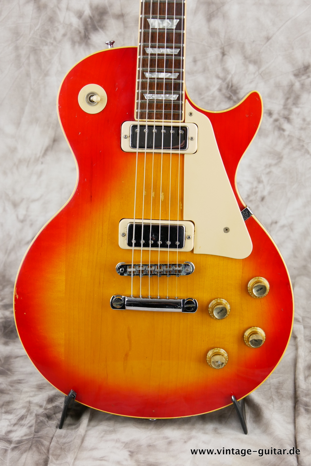 Gibson_Les_Paul_Deluxe_cherry_sunburst_1978-003.JPG