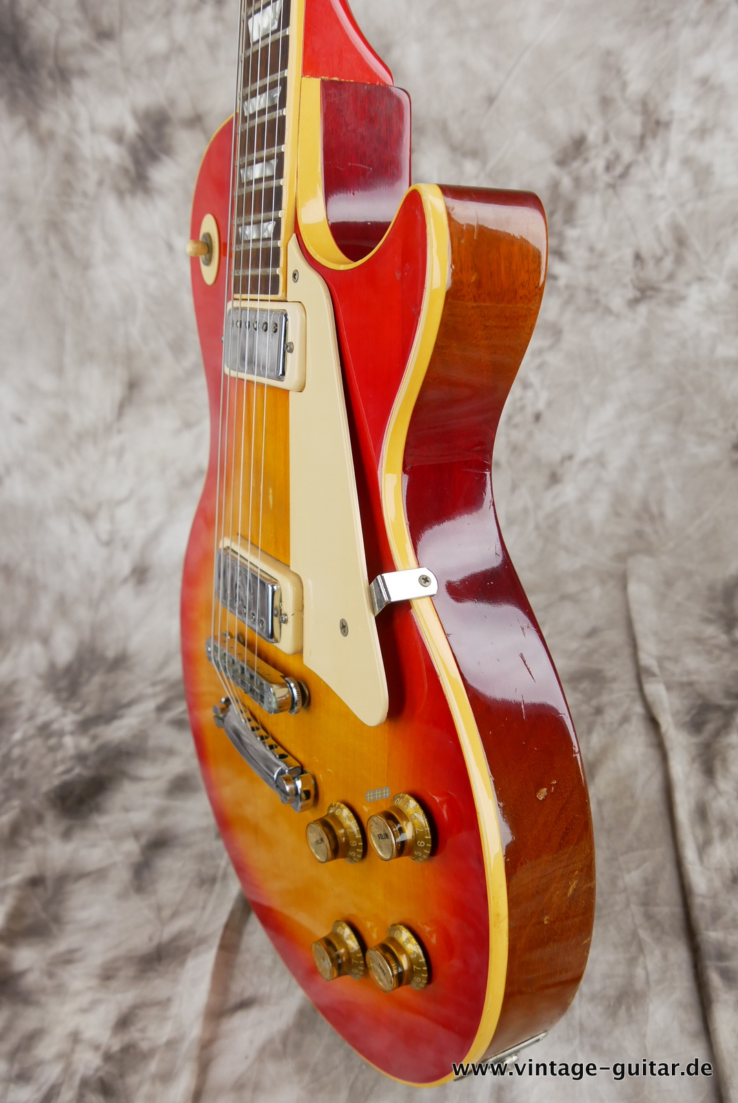 Gibson_Les_Paul_Deluxe_cherry_sunburst_1978-006.JPG
