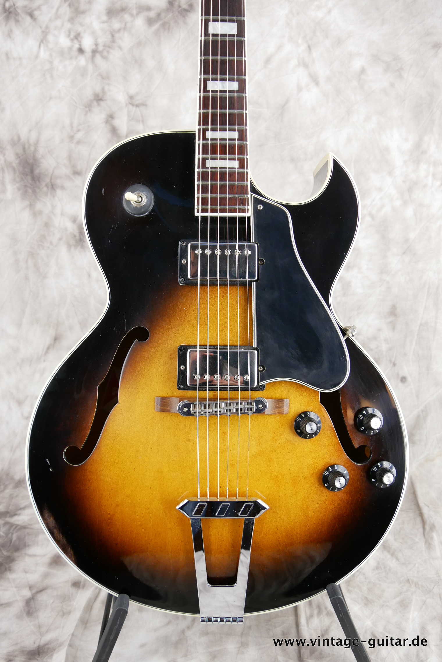 Gibson-ES-175-D-1979-sunburst-002.JPG